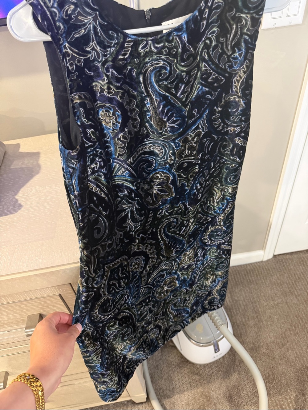 Sleeveless dress - Blue/Black . 18 percent silk